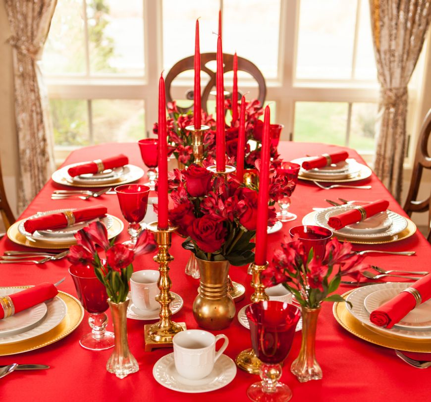 Christmas Tablecloths and Christmas Overlays