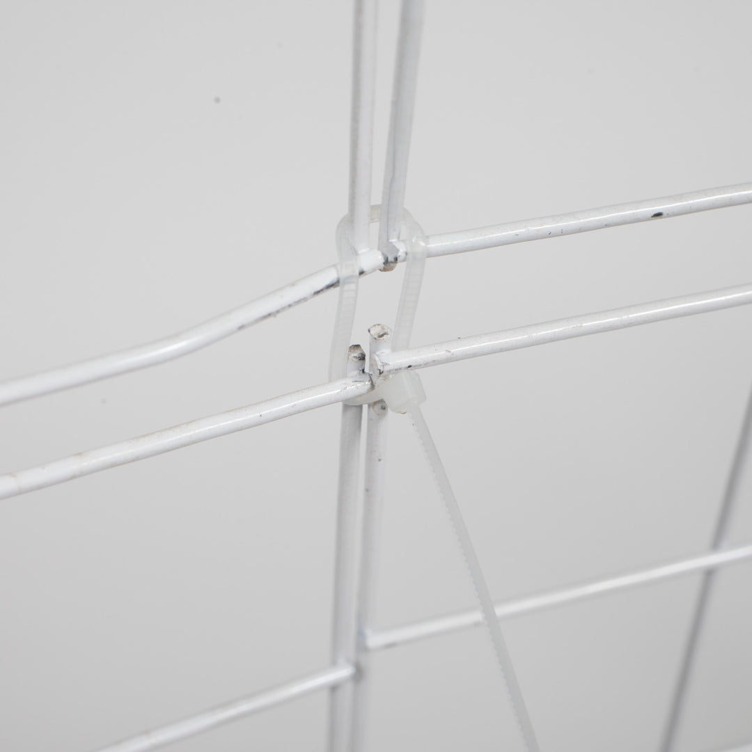 Cable ties used to secure the centre join of the mesh frame