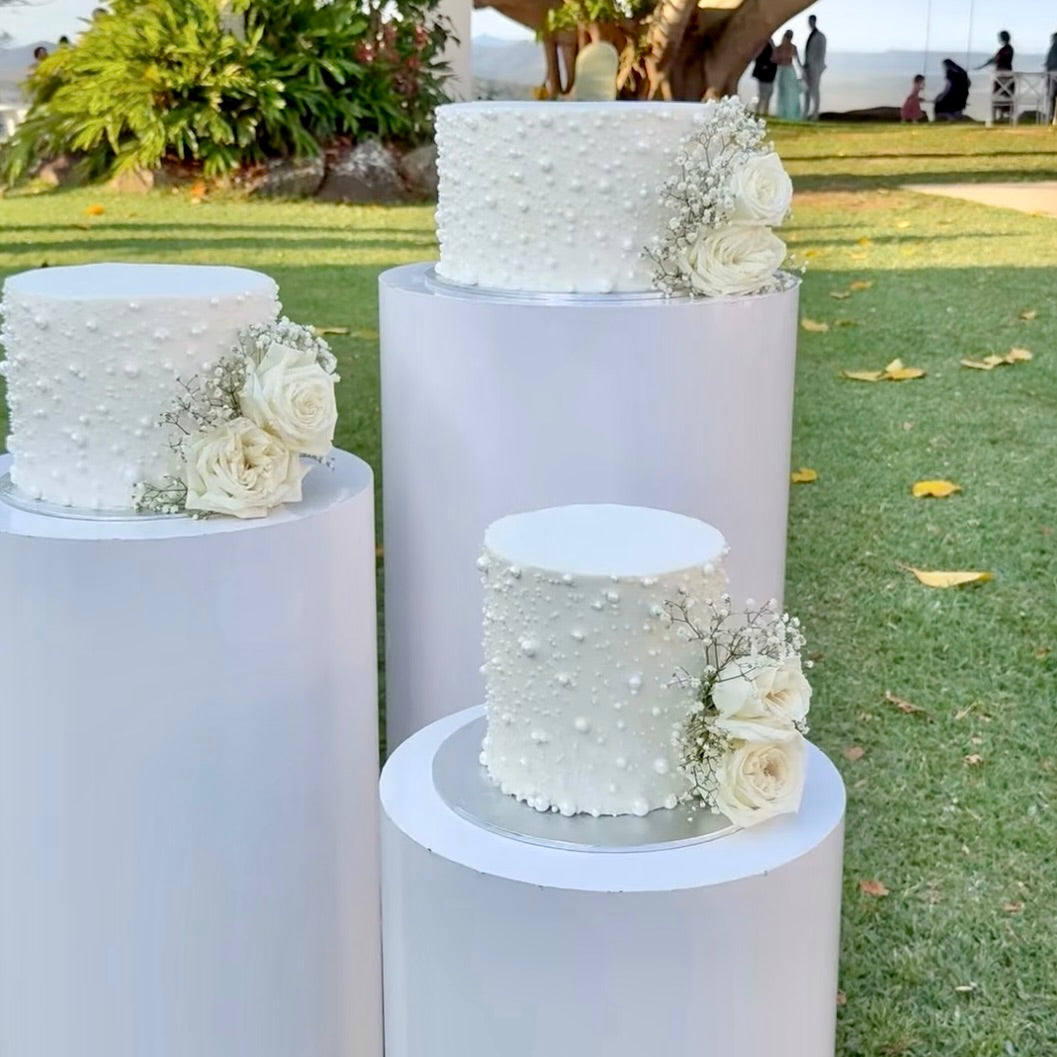 Round Plinth Centrepiece Set - White (3pc) with Wedding Cakes