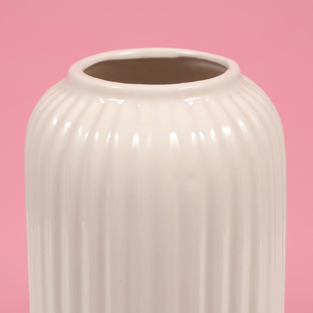 Ribbed Ceramic Centrepiece Vase - White (11x21.5cm) close up of top